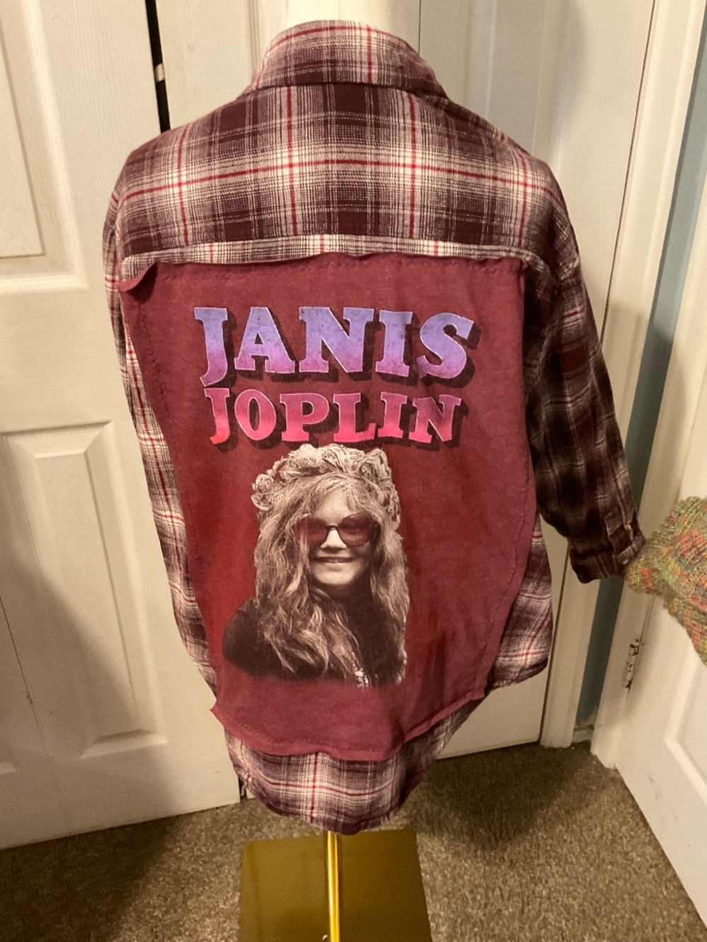 Janis Joplin Upcycled Back Graphic T-Shirt on Women's Large Flannel
